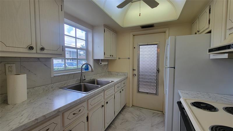 Image 7 of 21 For 711 7th Ave  5