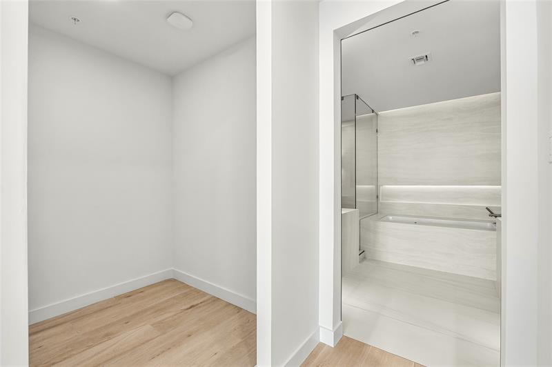 Image 31 of 84 For 900 Ocean Blvd.  505