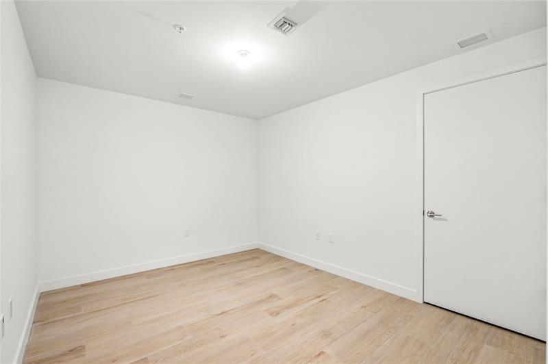 Image 32 of 84 For 900 Ocean Blvd.  505