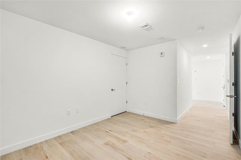 Image 33 of 84 For 900 Ocean Blvd.  505