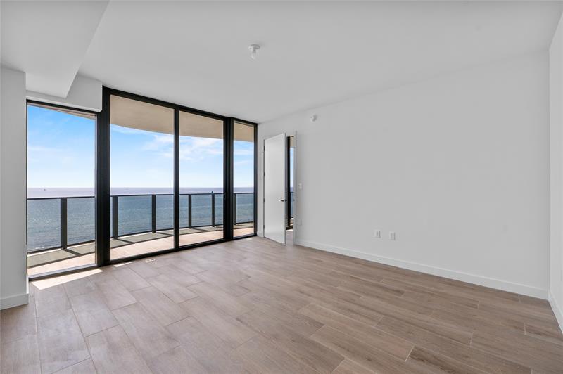 Image 10 of 57 For 900 Ocean Blvd.  702