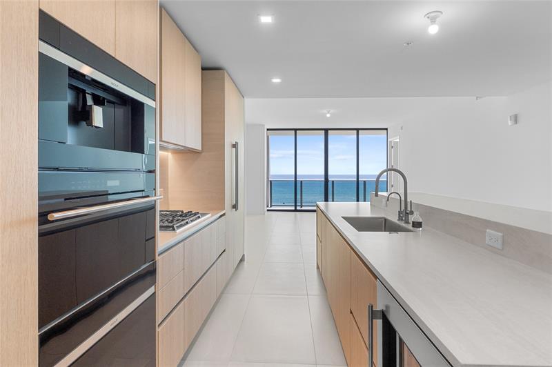 Image 13 of 63 For 900 Ocean Blvd.  504