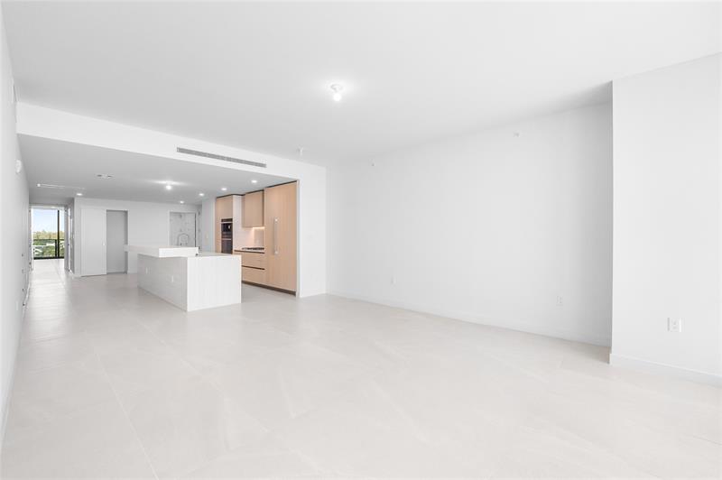Image 14 of 63 For 900 Ocean Blvd.  504