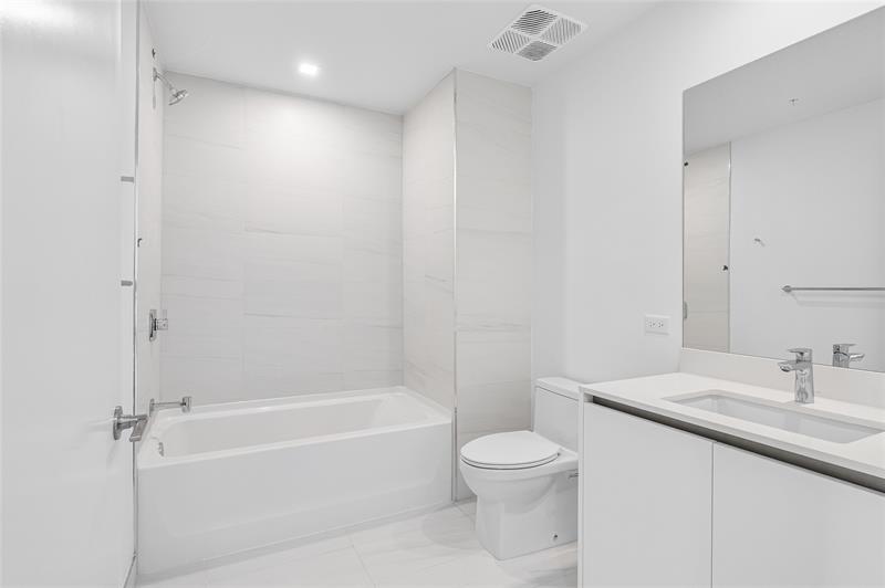 Image 21 of 63 For 900 Ocean Blvd.  504
