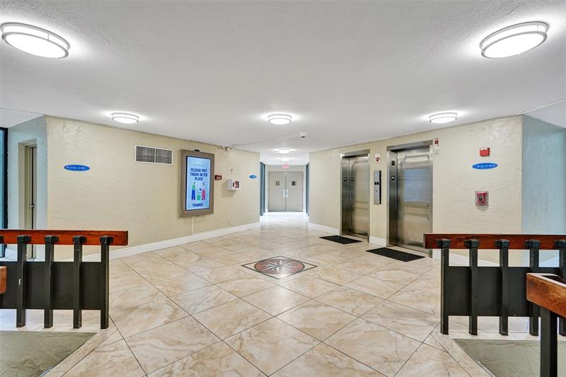 Image 14 of 16 For 4222 Inverrary Blvd  4516