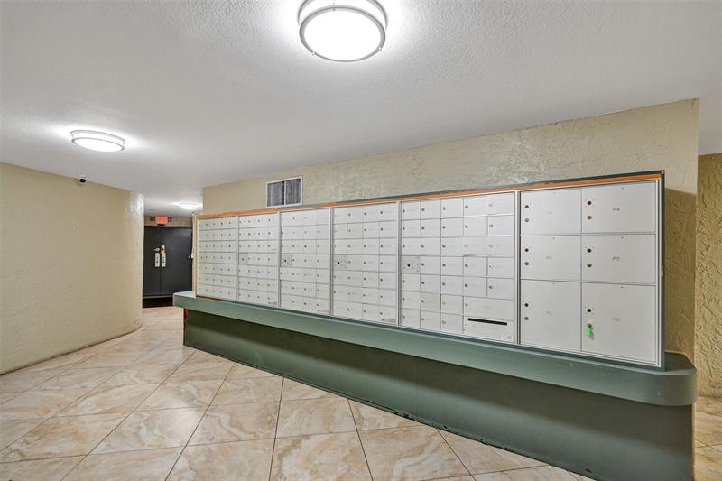 Image 15 of 16 For 4222 Inverrary Blvd  4516