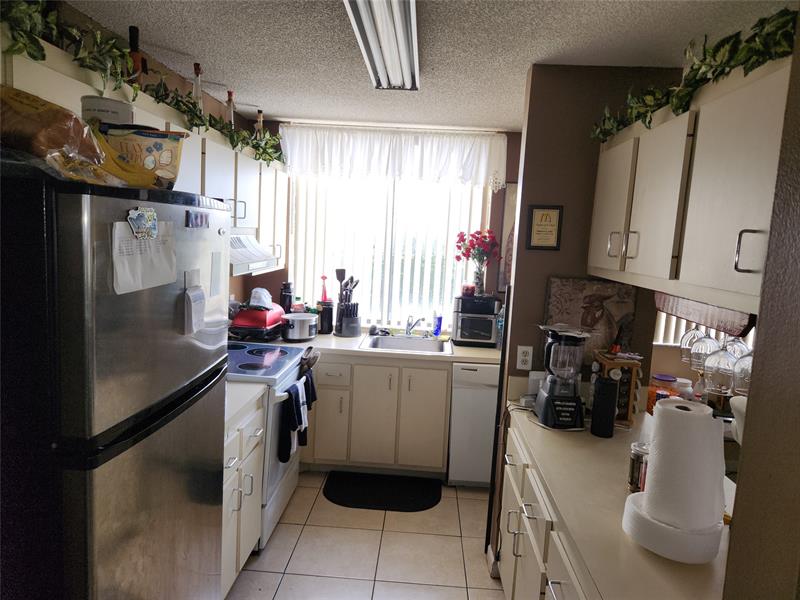 Image 4 of 16 For 4222 Inverrary Blvd  4516