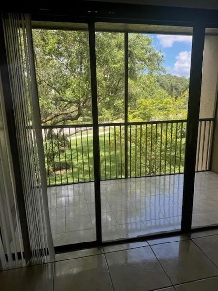Image 4 of 26 For 380 Racquet Club Rd  202