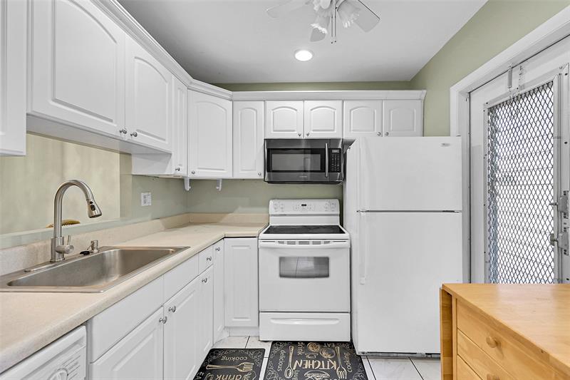 Image 3 of 15 For 5141 Oakland Park Blvd  211