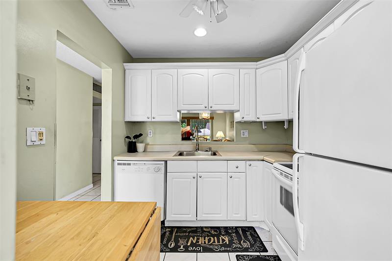 Image 4 of 15 For 5141 Oakland Park Blvd  211
