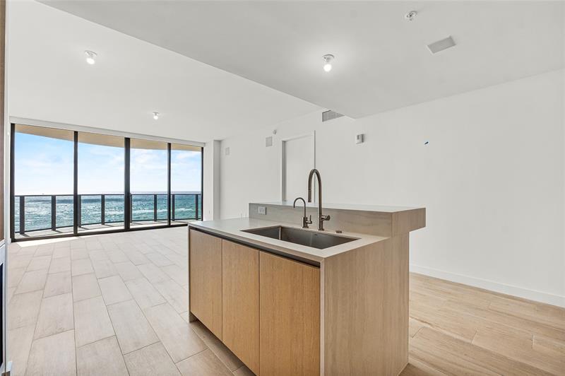 Image 11 of 77 For 900 Ocean Blvd.  505