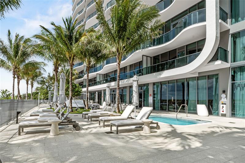Image 42 of 77 For 900 Ocean Blvd.  505