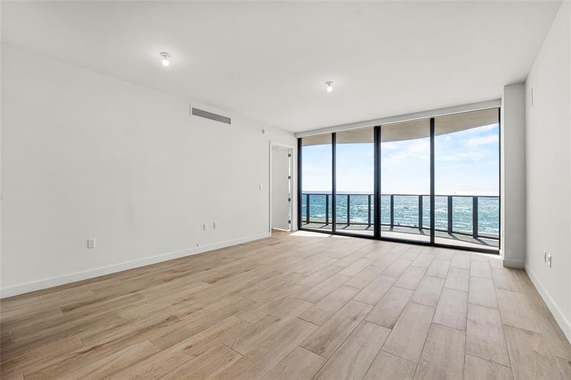 Image 6 of 77 For 900 Ocean Blvd.  505