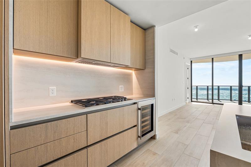 Image 7 of 77 For 900 Ocean Blvd.  505