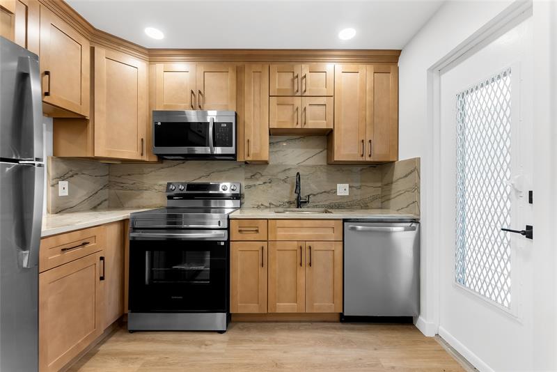 Image 3 of 15 For 1951 39th St  141