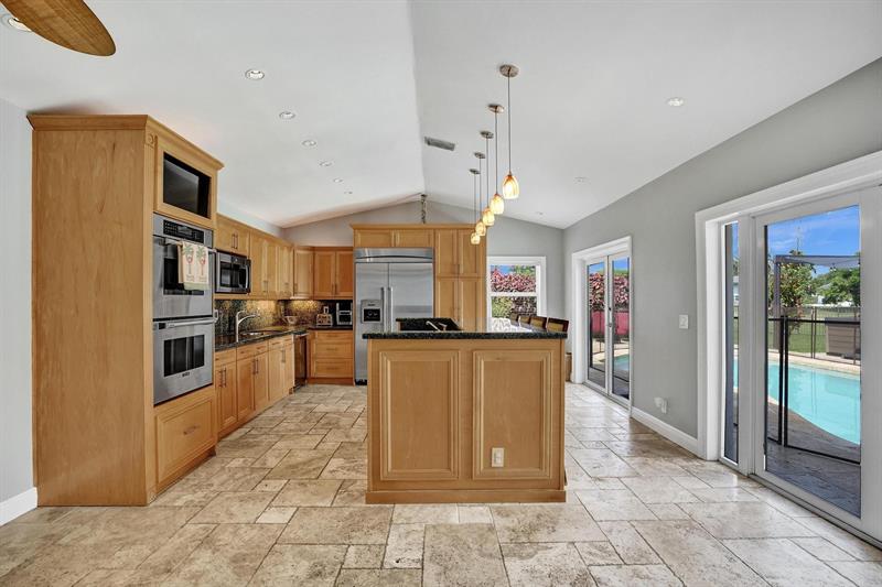Image 11 of 91 For 6650 47th St
