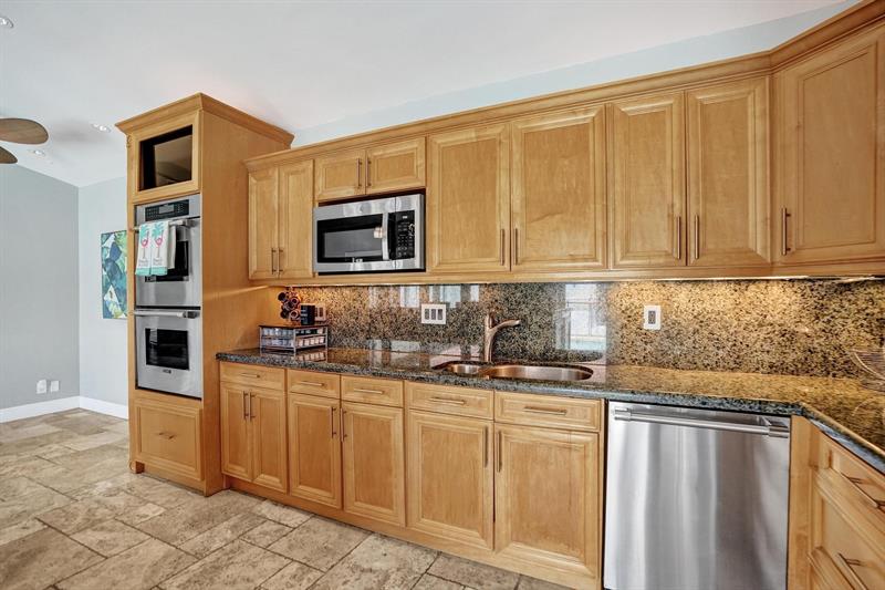 Image 14 of 91 For 6650 47th St