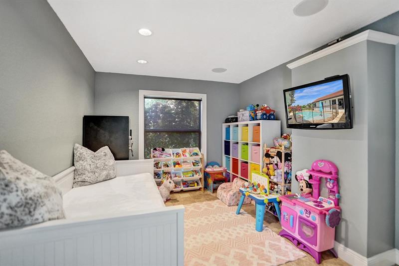 Image 33 of 91 For 6650 47th St
