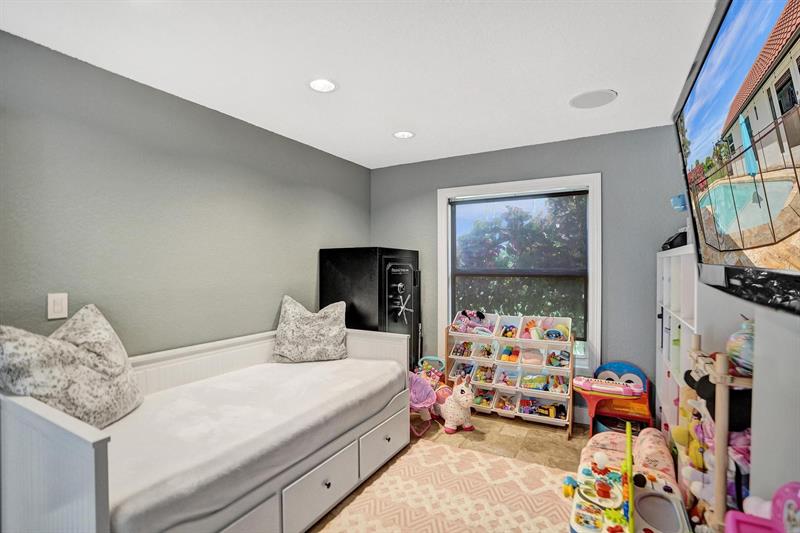 Image 34 of 91 For 6650 47th St