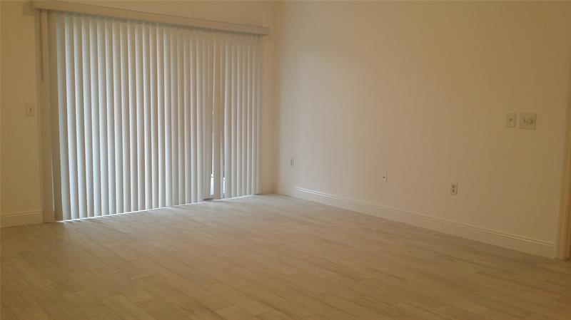 Image 12 of 18 For 5031 Wiles Rd  207