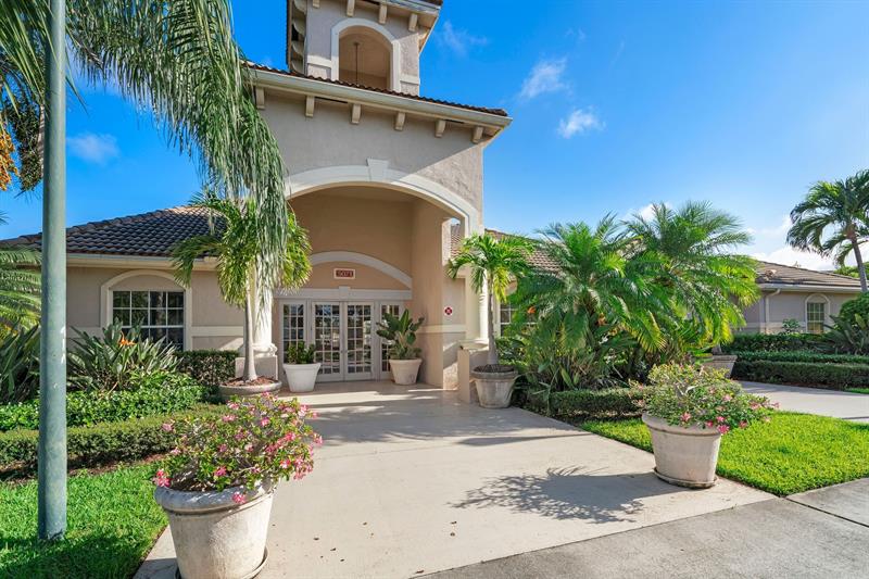 Image 14 of 18 For 5031 Wiles Rd  207