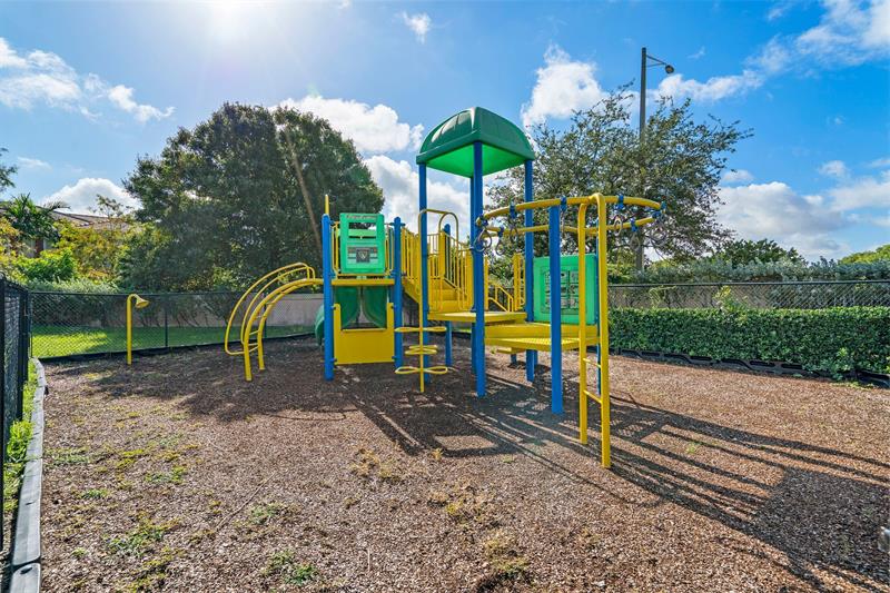 Image 16 of 18 For 5031 Wiles Rd  207
