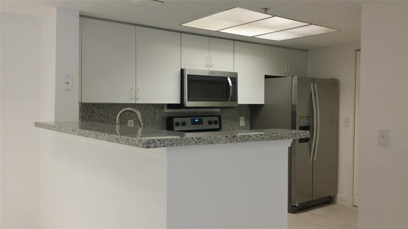 Image 3 of 18 For 5031 Wiles Rd  207