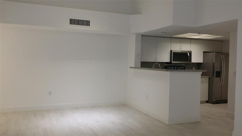 Image 4 of 18 For 5031 Wiles Rd  207
