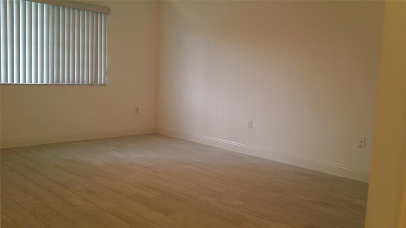 Image 8 of 18 For 5031 Wiles Rd  207