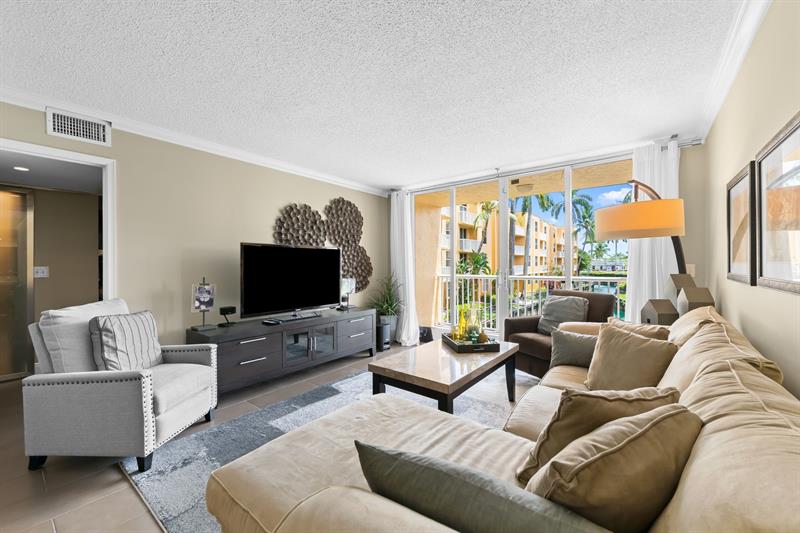 Image 7 of 14 For 1341 3rd Ave  206