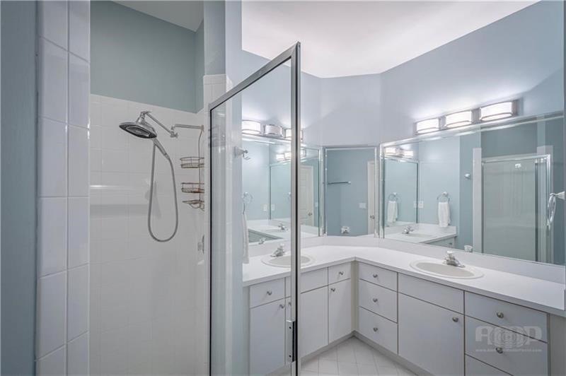 Image 21 of 56 For 676 Palm Aire Dr