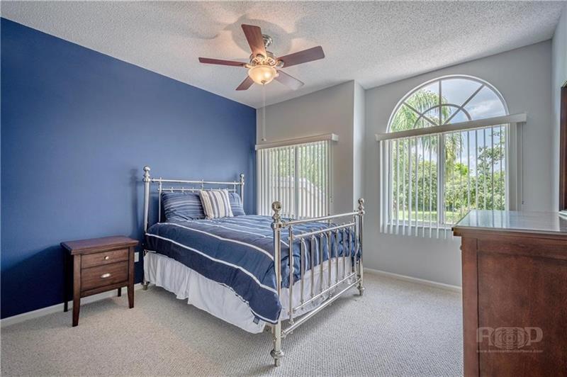 Image 25 of 56 For 676 Palm Aire Dr