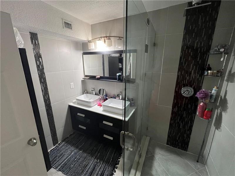 Image 6 of 10 For 10631 14th St  210