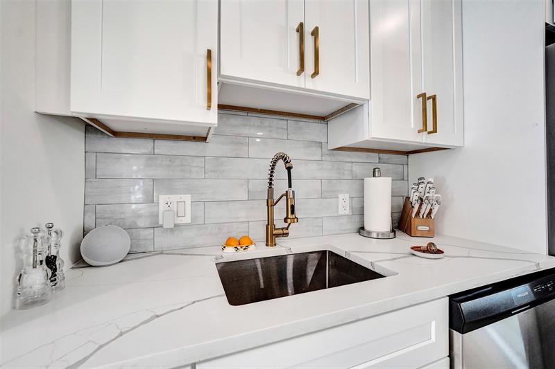 Image 36 of 85 For 539 25th St  