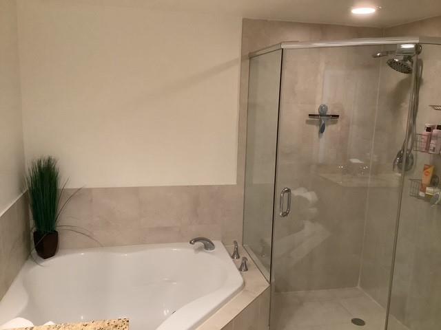 Image 15 of 47 For 610 Las Olas Blvd  1620n