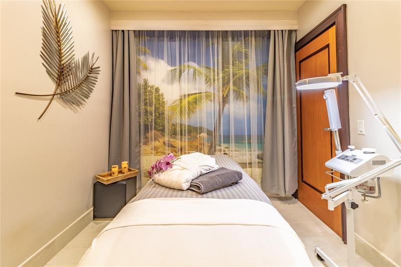 Image 32 of 47 For 610 Las Olas Blvd  1620n