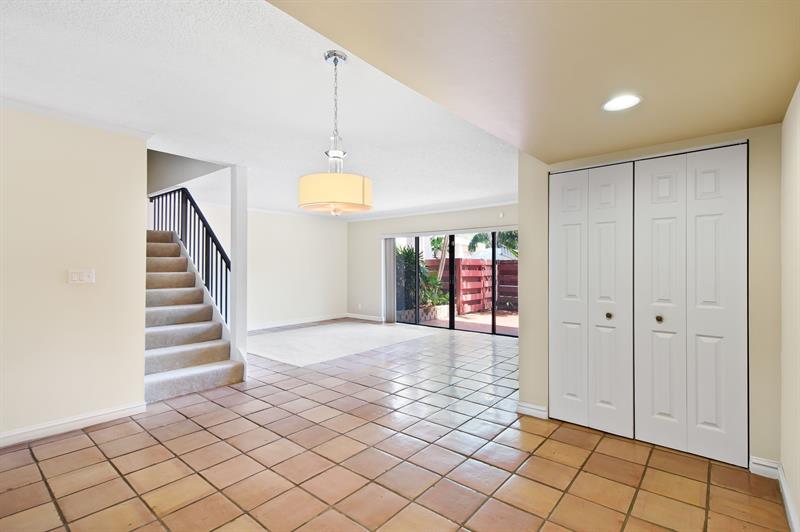 Image 8 of 25 For 3012 Willow Ln  263
