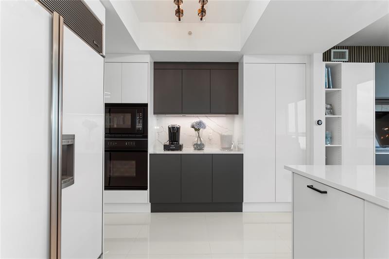 Image 18 of 28 For 3535 Ocean Dr  402