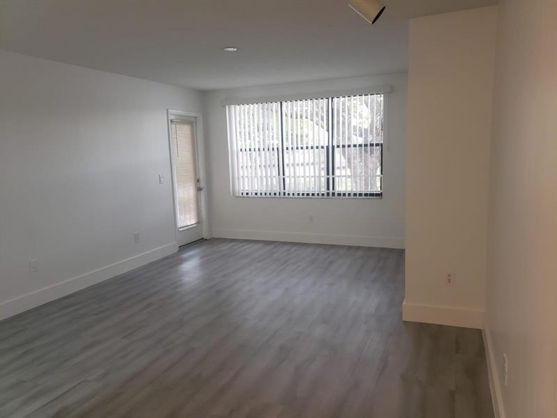 Image 3 of 13 For 4561 Mcnab Rd  17