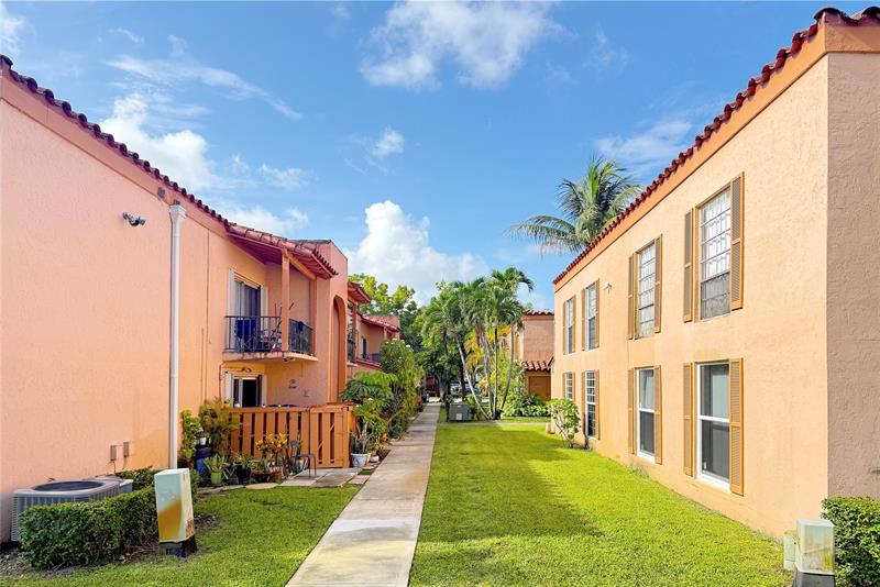 Image 4 of 19 For 7111 Miami Lakes Dr  N-6
