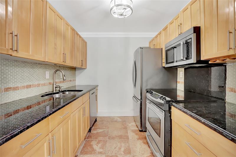 Image 7 of 19 For 7111 Miami Lakes Dr  N-6