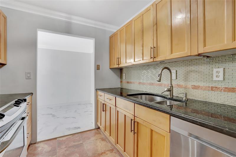 Image 8 of 19 For 7111 Miami Lakes Dr  N-6