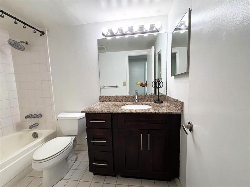 Image 21 of 34 For 1455 Treasure Dr  3b