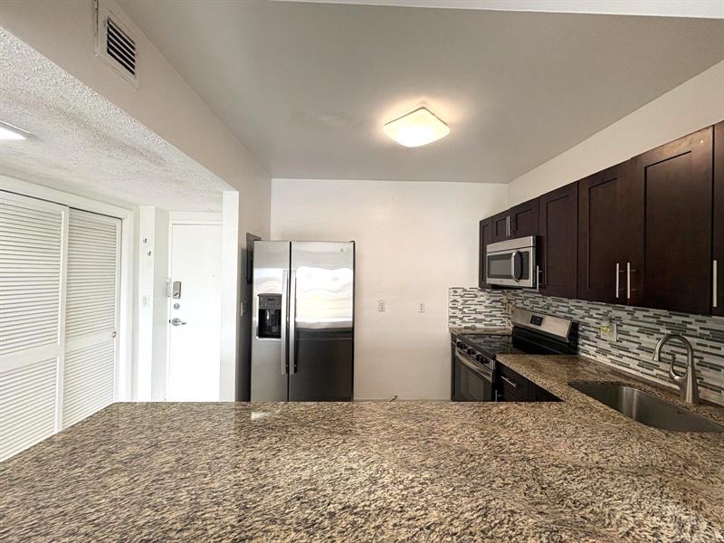Image 10 of 34 For 1455 Treasure Dr  3b