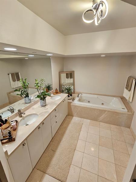 Image 11 of 46 For 16500 Collins Ave  356