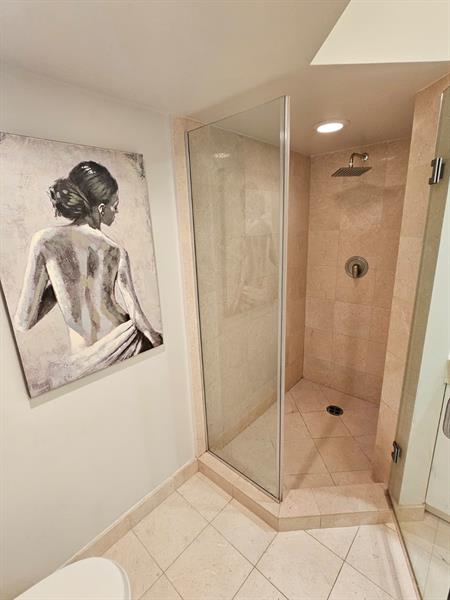 Image 12 of 46 For 16500 Collins Ave  356