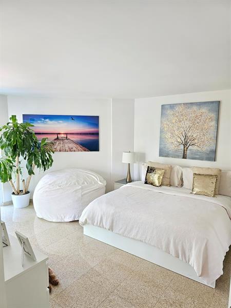 Image 15 of 46 For 16500 Collins Ave  356