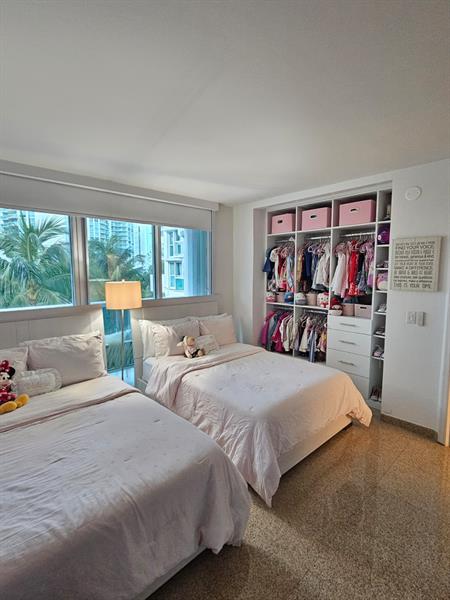 Image 18 of 46 For 16500 Collins Ave  356