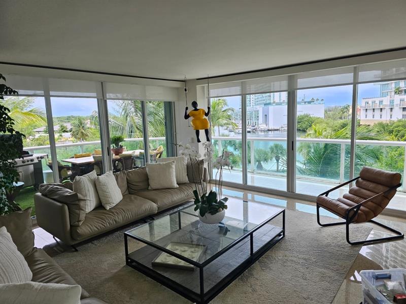 Image 21 of 46 For 16500 Collins Ave  356