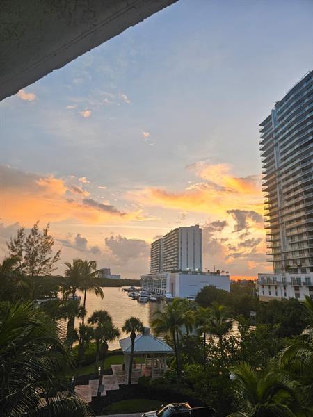 Image 29 of 46 For 16500 Collins Ave  356